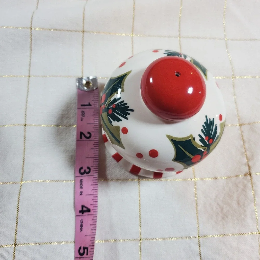 Cotton Colors By Laura Johnson‎ Christmas Holly Ruffle Salt & Pepper Shakers NWT